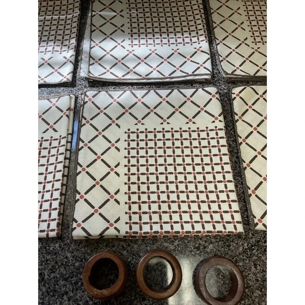Vintage Cloth Napkins Wood Rings‎